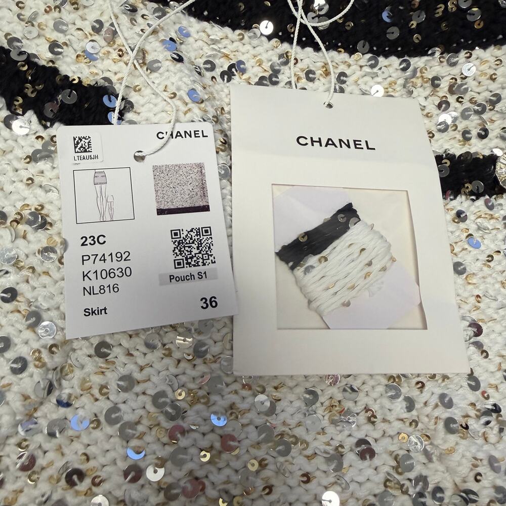 NWT Chanel 2023 Sequin Knit Mini Skirt White Black Silver Gold Womens 36 / US 4 - Picture 9 of 13